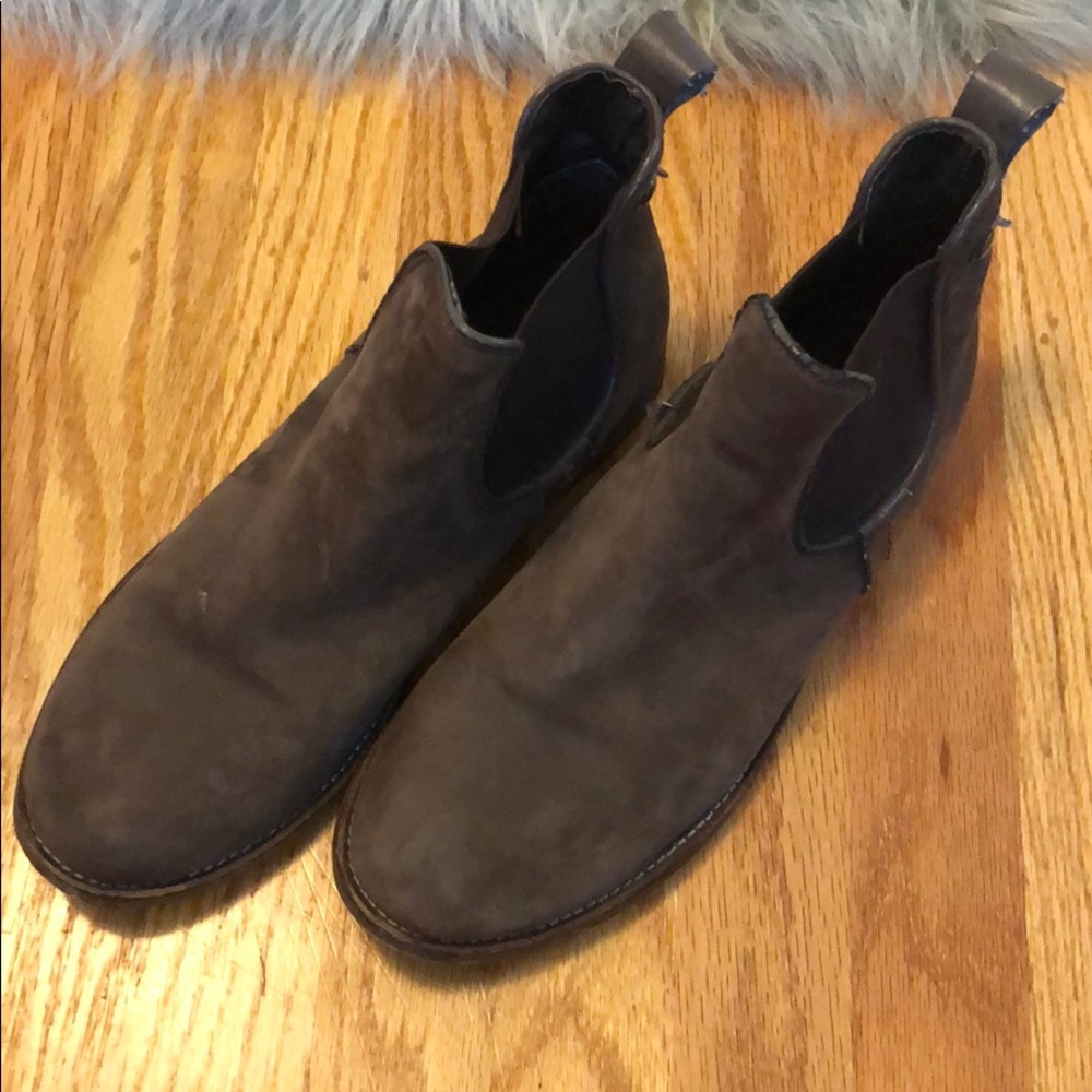 Chelsea boots